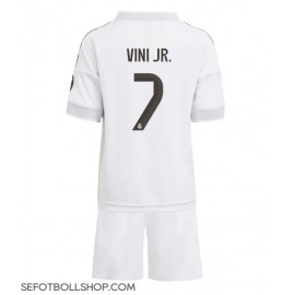 Billiga Real Madrid Vinicius Junior #7 Barnkläder Hemma fotbollskläder till baby 2025-26 Kortärmad (+ Korta byxor)